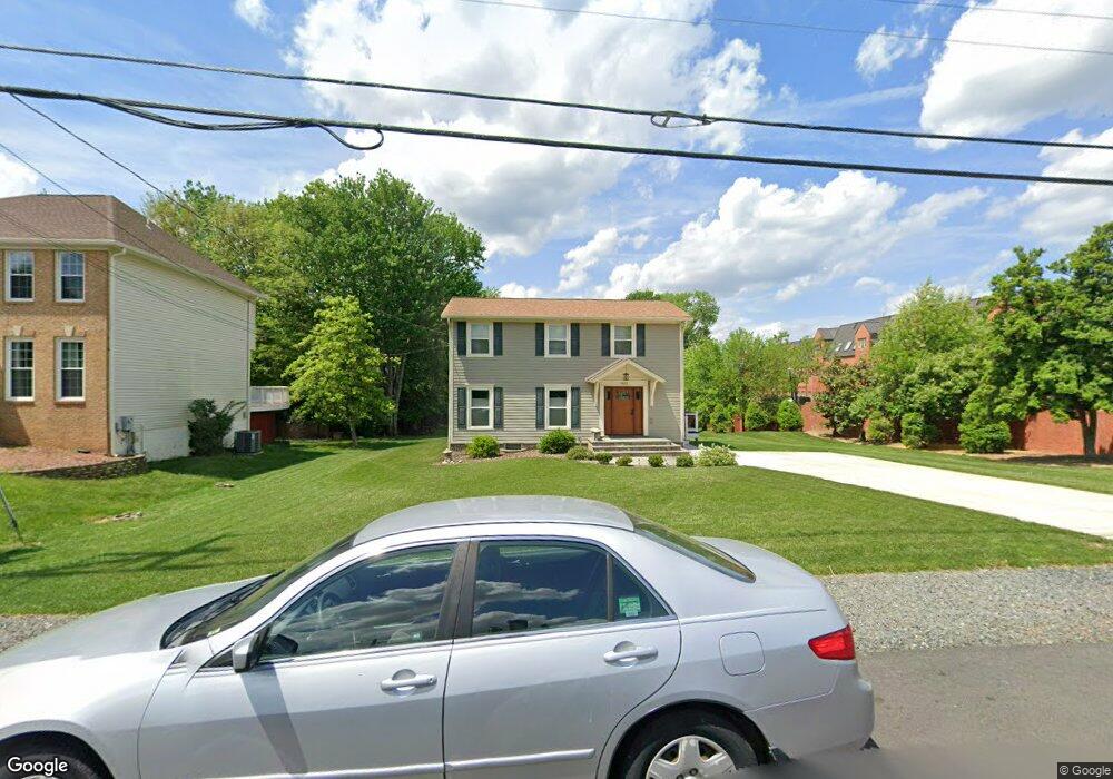 1932 Lord Fairfax Rd, Vienna, VA 22182 - photo 1