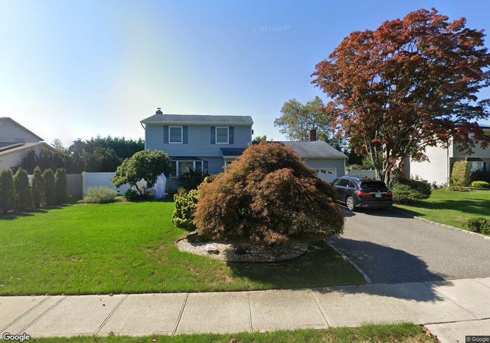22 Seneca Dr, ComMacK, NY 11725 - photo 1