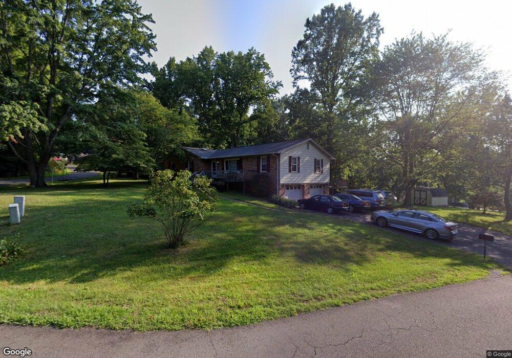 7017 Stonehurst Ct, Warrenton, VA 20187 - photo 1