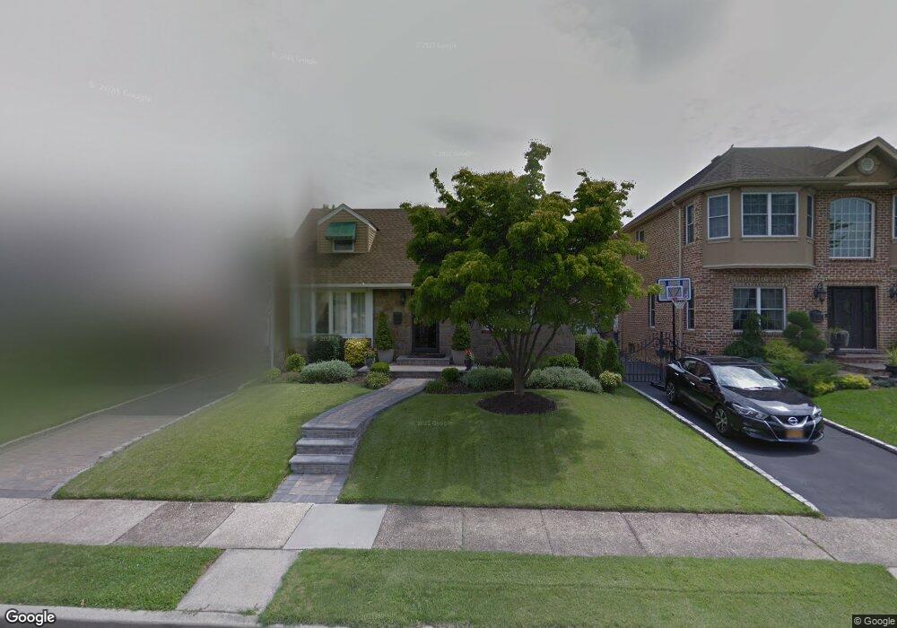 64 Pembrook Dr, Mineola, NY 11501 - photo 1