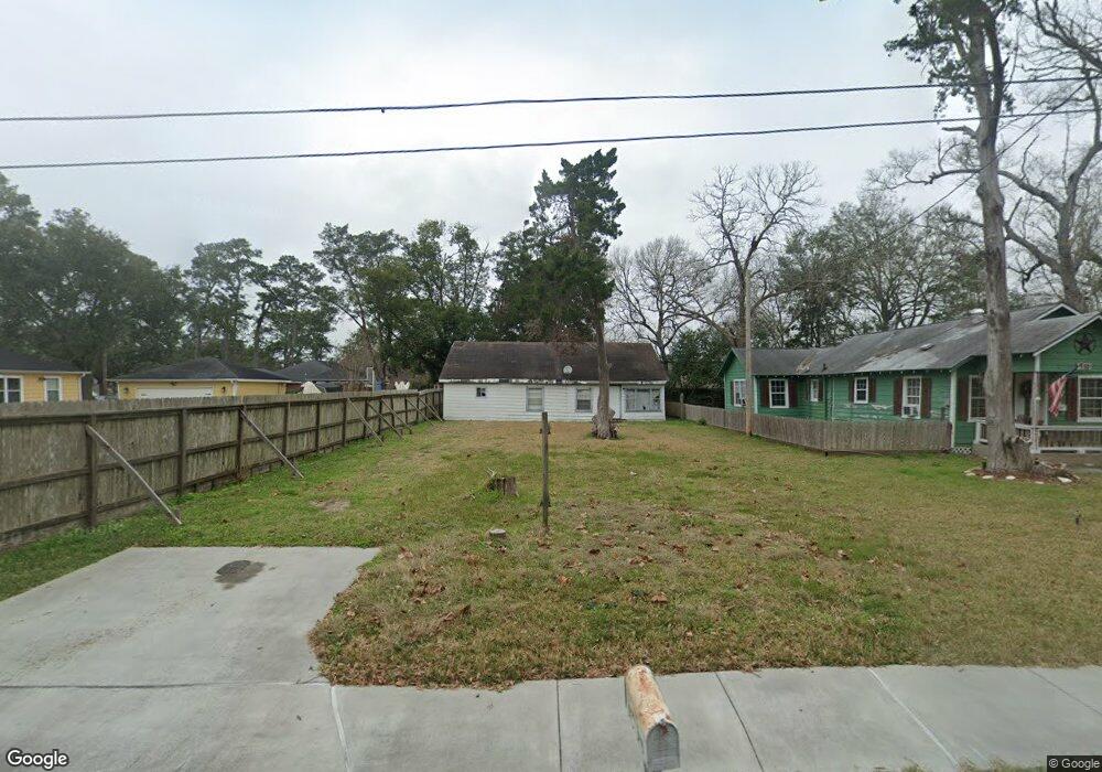 714 Clark St, Alvin, TX 77511 - photo 1