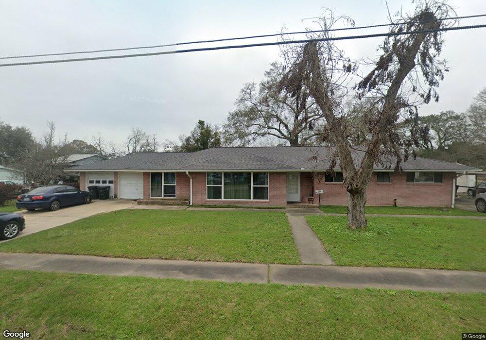 1010 W Willis St, Alvin, TX 77511 - photo 1
