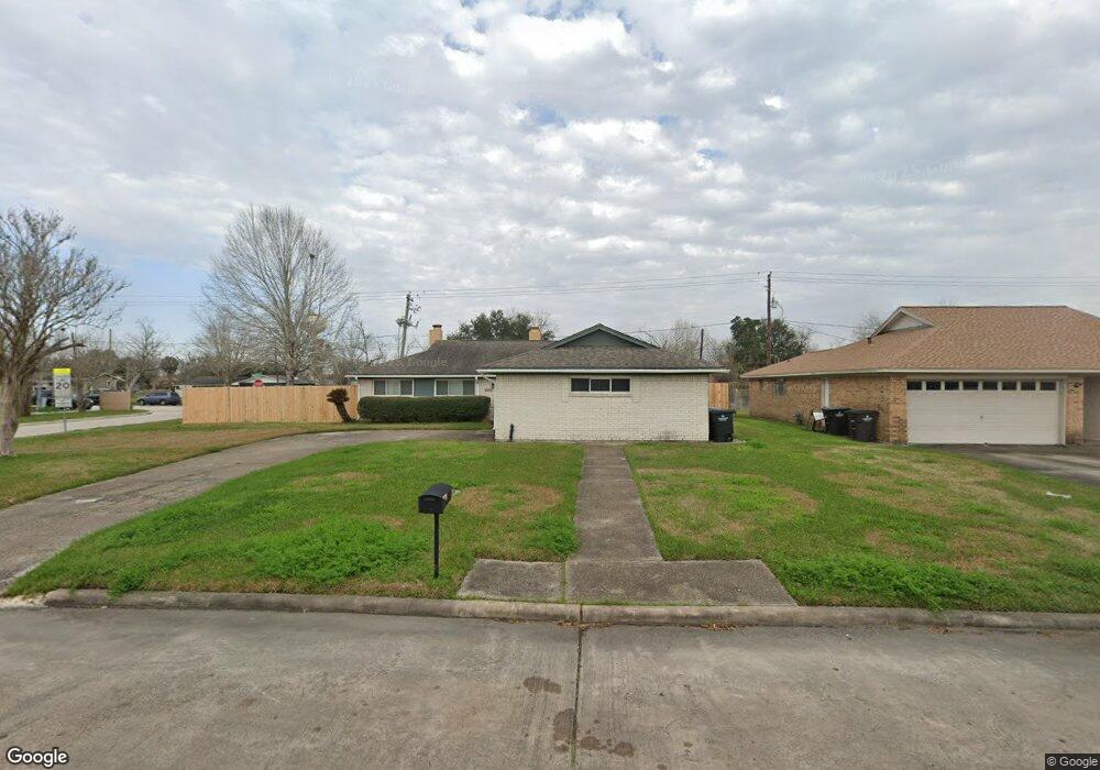 4915 Charnock Dr, Alvin, TX 77511 - photo 1
