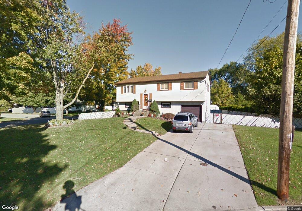 585 Old Country Rd, Deer Park, NY 11729 - photo 1