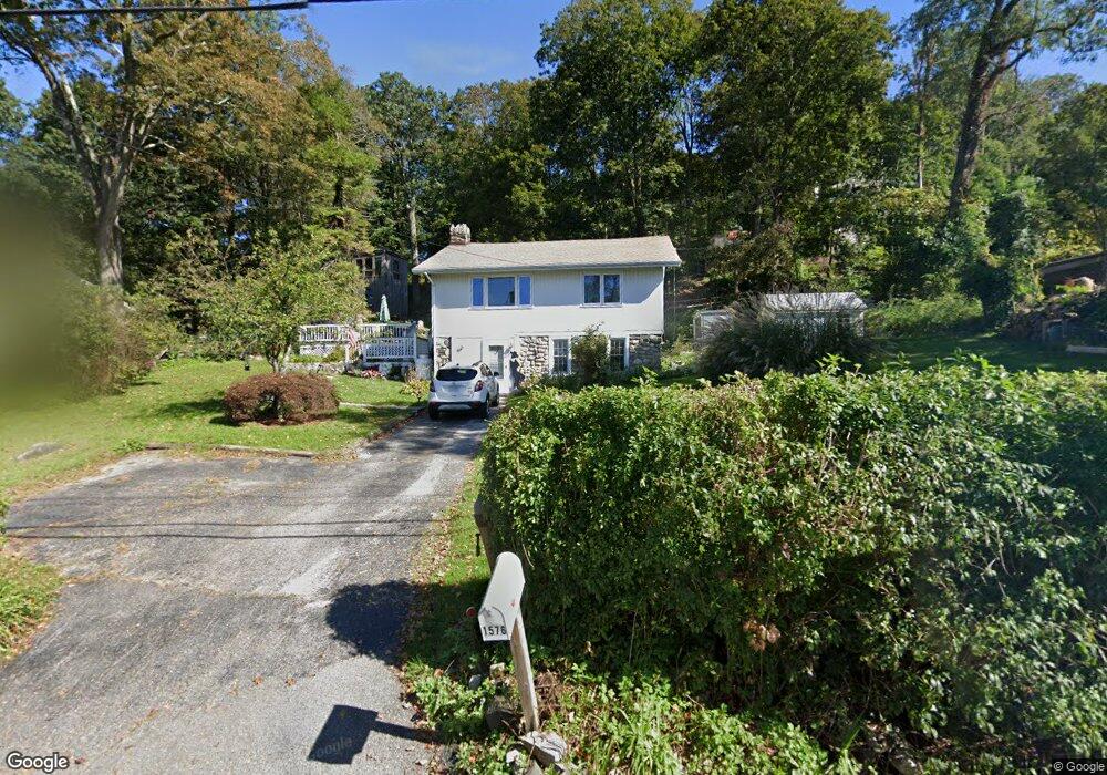 1576 Kimble Ave, Mohegan Lake, NY 10547 - photo 1