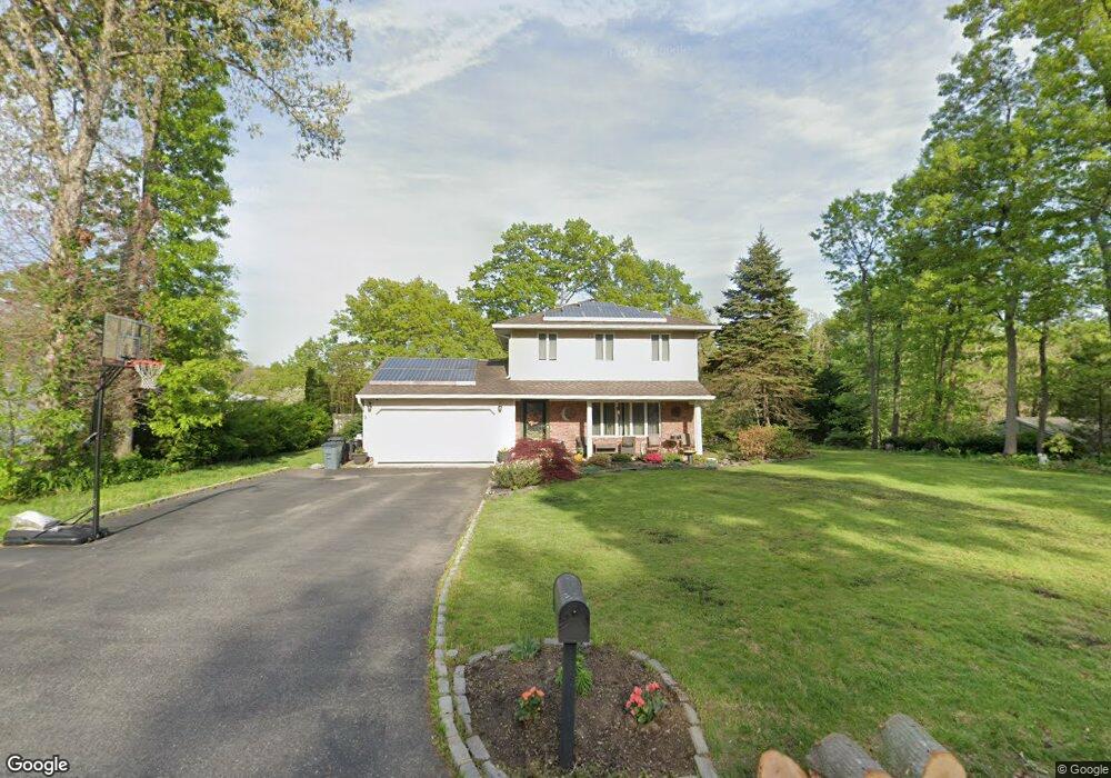 7 Mare Ln, ComMacK, NY 11725 - photo 1