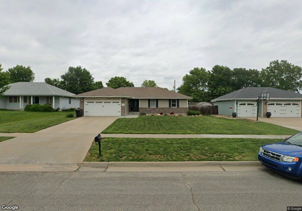 3932 SW 40th St, Topeka, KS 66610 - photo 1