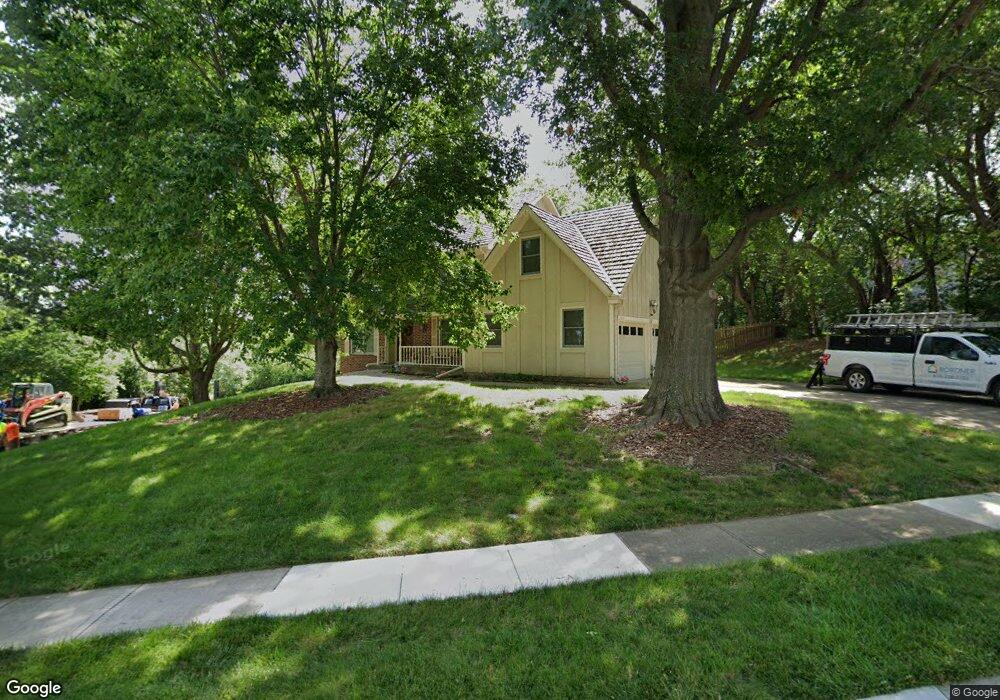 5623 Richards Dr, Shawnee, KS 66216 - photo 1