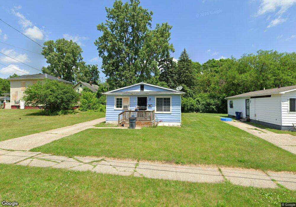 1015 Pingree Ave, Flint, MI 48503 - photo 1