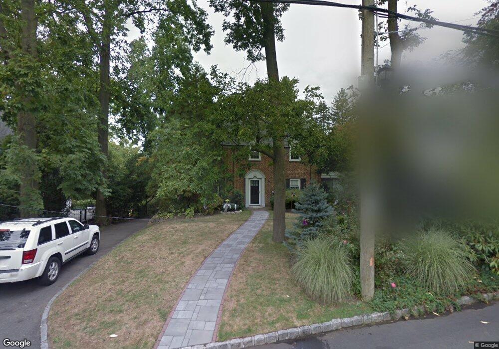 131 Shoreward Dr, Great Neck, NY 11021 - photo 1