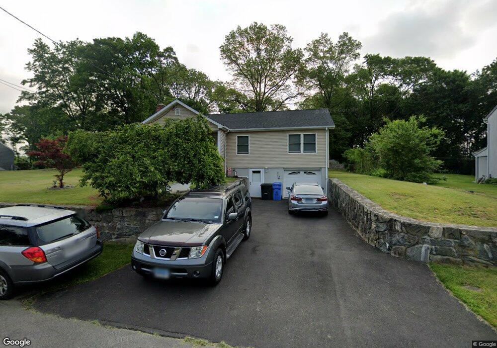 53 Round Hill Rd, Trumbull, CT 06611 - photo 1