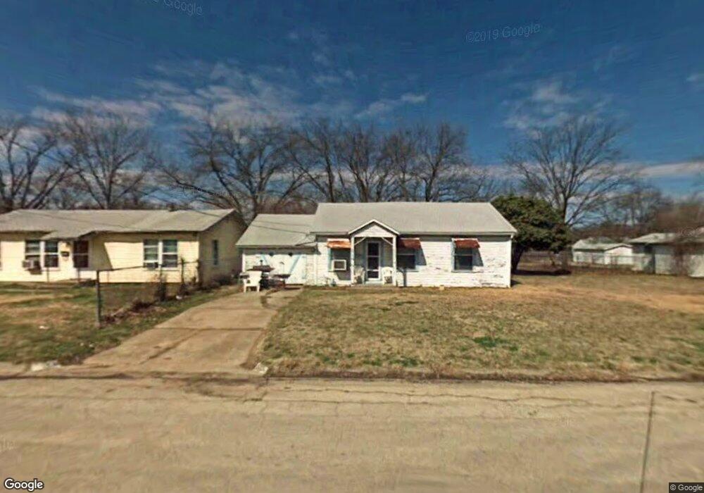 614 W Lone Star Ave, Cleburne, TX 76033 - photo 1