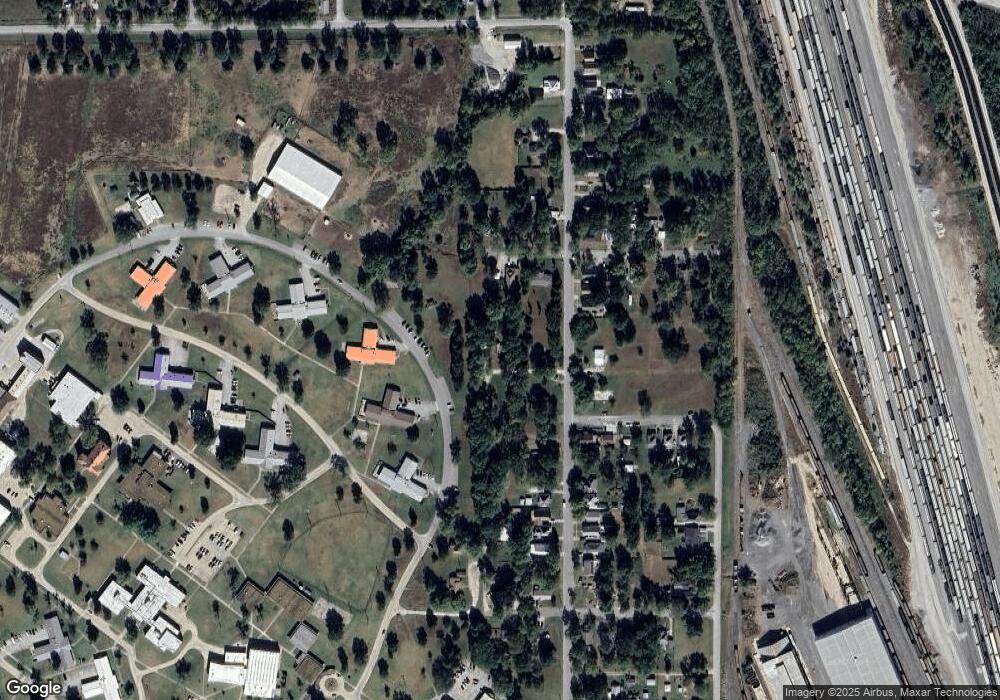 2615 Maple Ave, Parsons, KS 67357 - photo 1