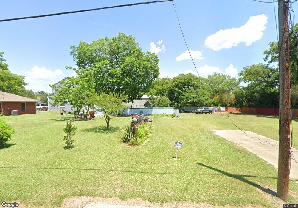 1104 Pine St, Bonham, TX 75418 - photo 1