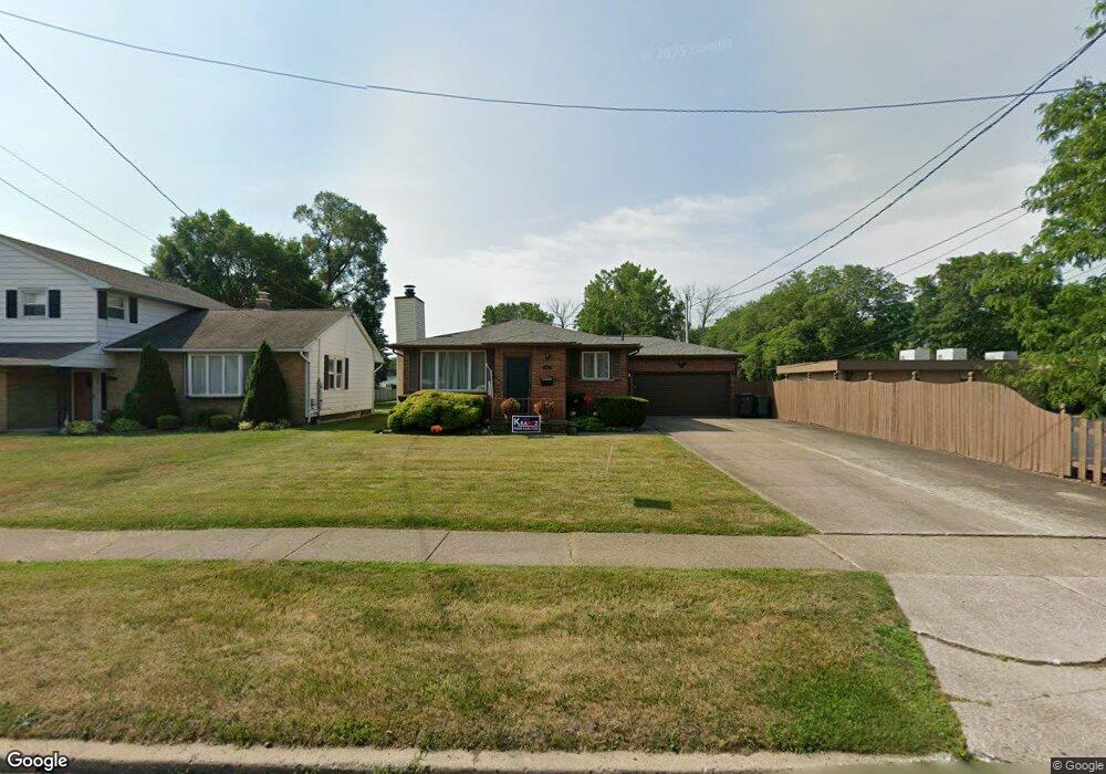 543 Meadow Dr, North Tonawanda, NY 14120 - photo 1