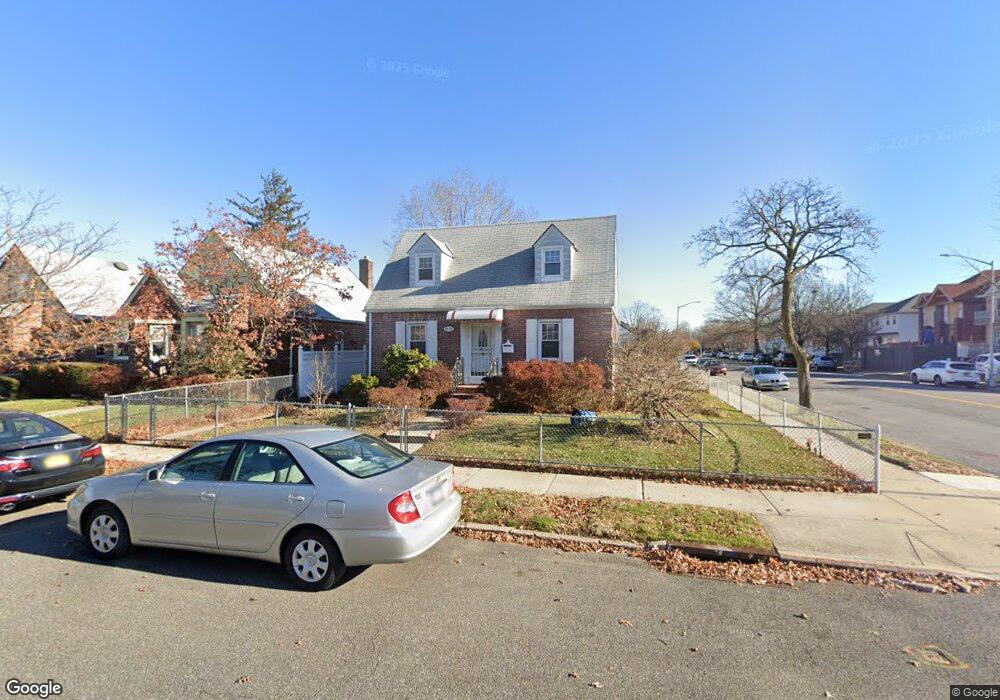 5841 192nd St, Fresh Meadows, NY 11365 - photo 1