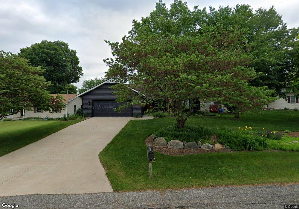 415 Standish Dr, Wayland, MI 49348 - photo 1