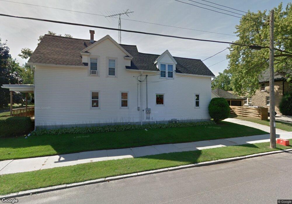 942 N 15th St, Manitowoc, WI 54220 - photo 1