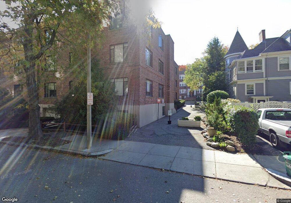 573 Washington St unit 10, Brookline, MA 02446 - photo 1