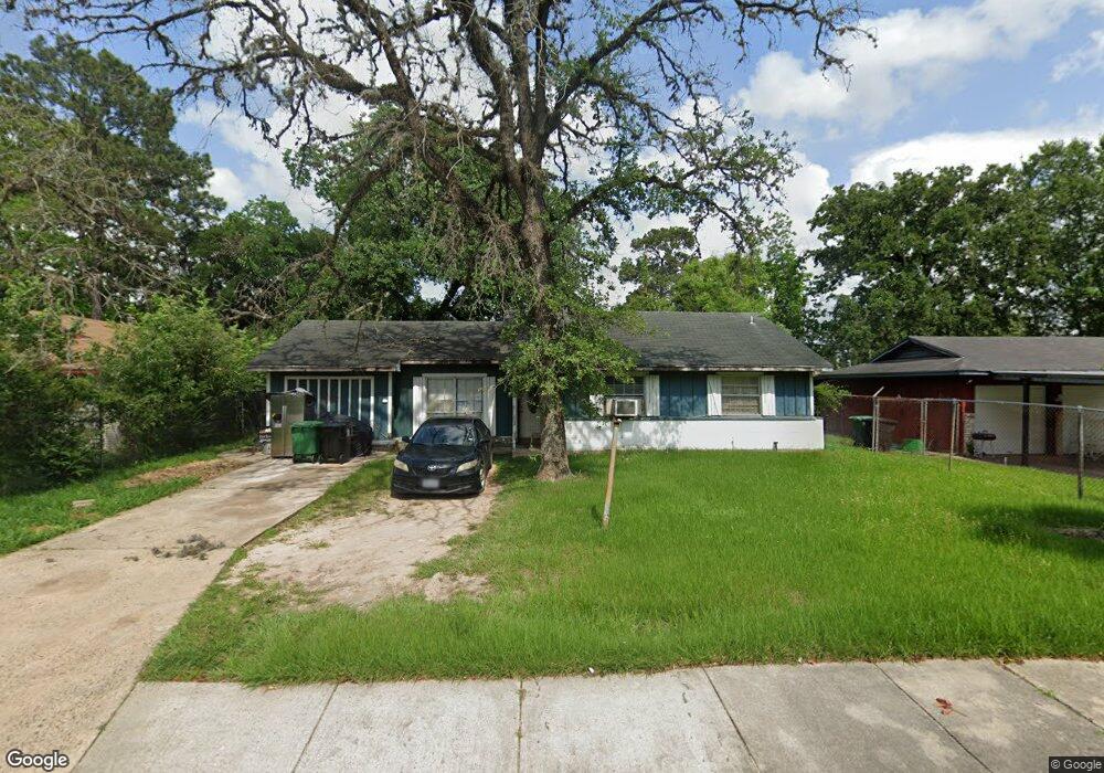 10506 Royal Oaks Dr, Houston, TX 77016 - photo 1