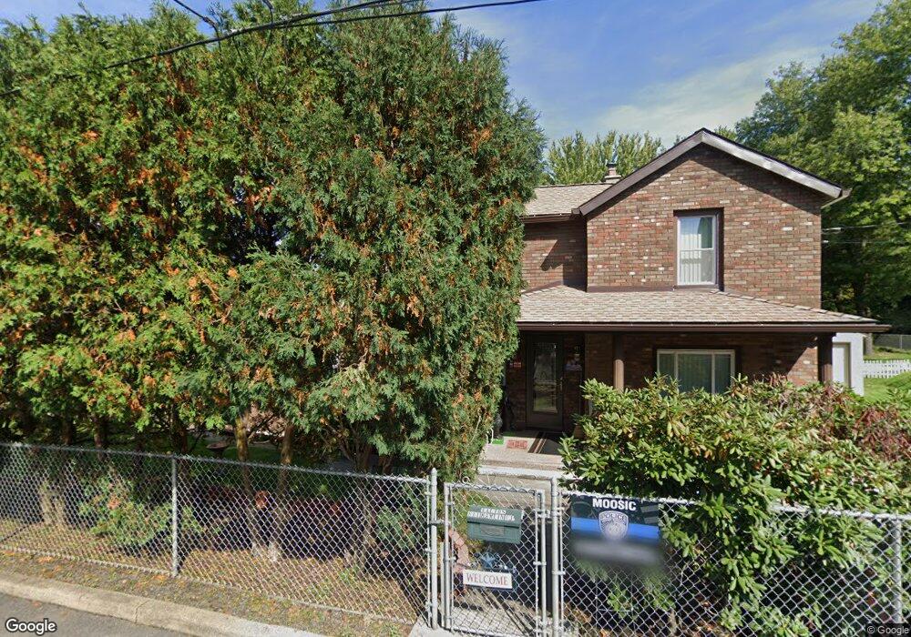 508 4th St, Moosic, PA 18507 - photo 1