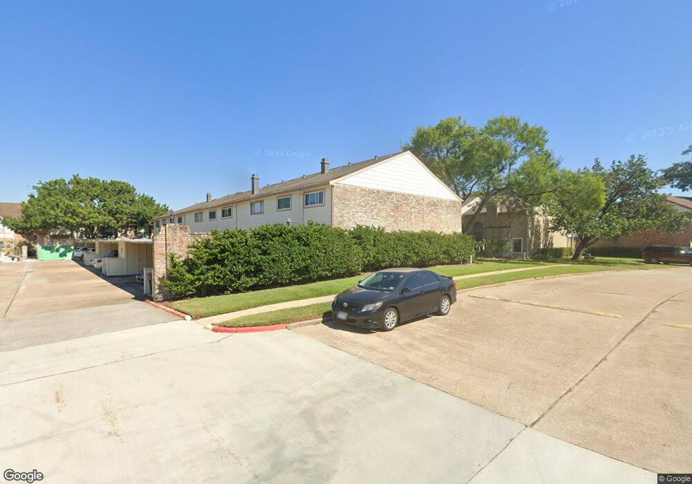 1322 Country Place Dr, Houston, TX 77079 - photo 1