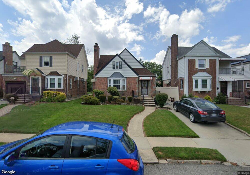 6712 181st St, Fresh Meadows, NY 11365 - photo 1