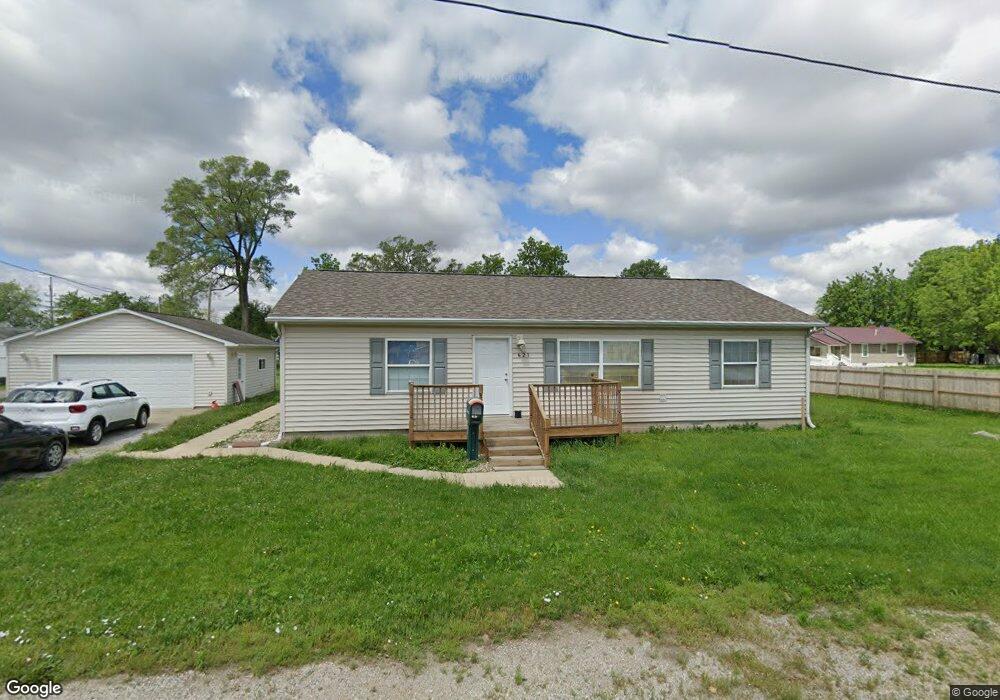 621 N 5th St, Mattoon, IL 61938 - photo 1