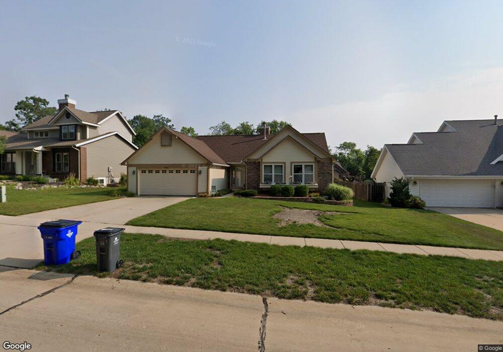 3646 Old Orchard Rd NE, Cedar Rapids, IA 52402 - photo 1