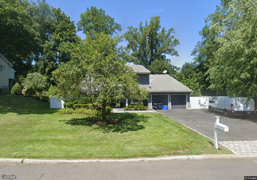 17 Hitching Post Ln, Glen Cove, NY 11542 - photo 1