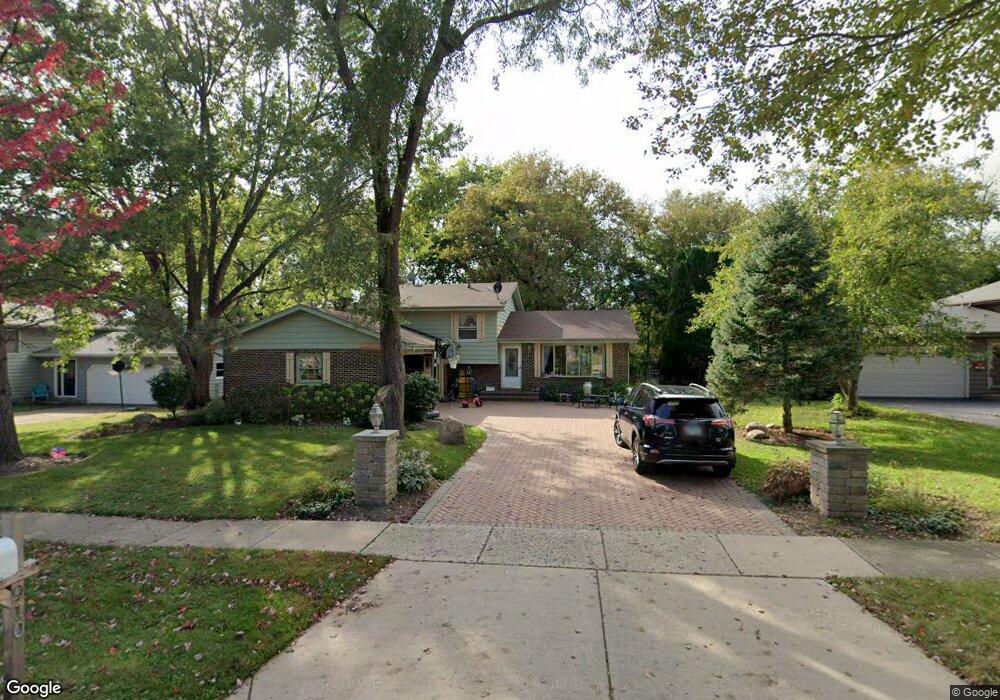 910 W Vista Dr, Algonquin, IL 60102 - photo 1