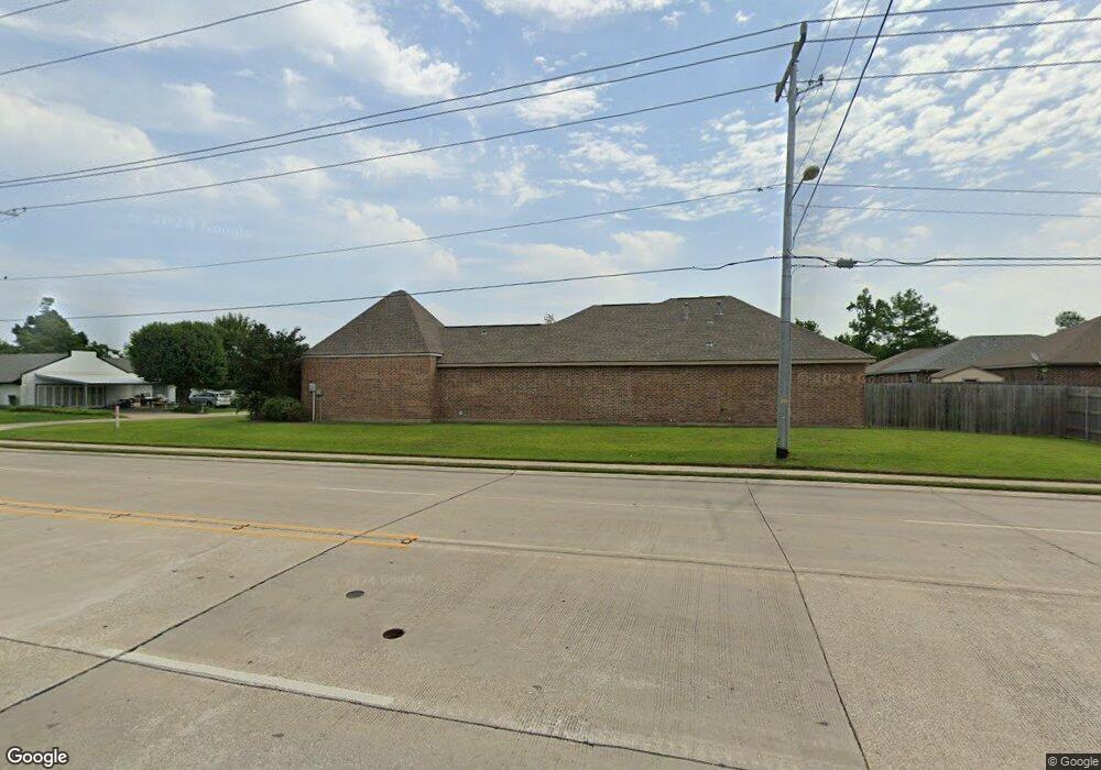 725 W Lagrange St, Lake Charles, LA 70605 - photo 1