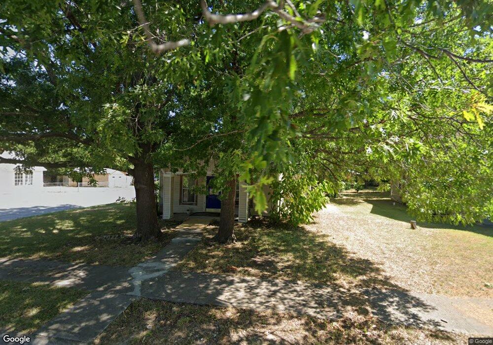 1322 E Tennie St, Gainesville, TX 76240 - photo 1
