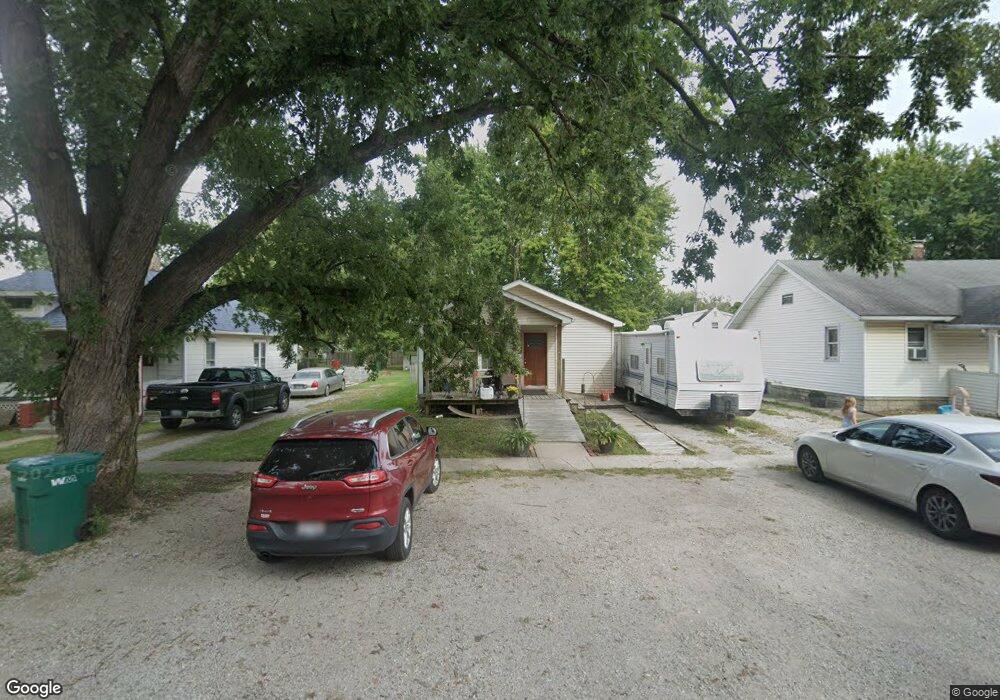 812 N 11th St, Mattoon, IL 61938 - photo 1