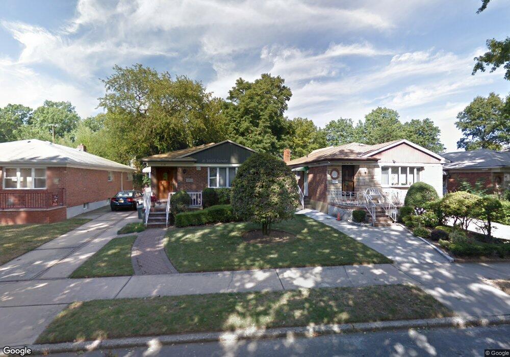 7130 169th St, Fresh Meadows, NY 11365 - photo 1