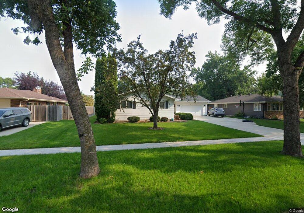 94 S Woodcrest Dr N, Fargo, ND 58102 - photo 1