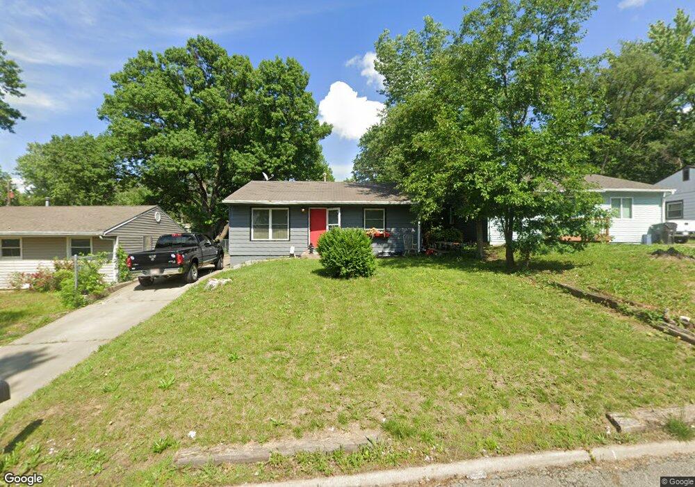 3204 SE Girard St, Topeka, KS 66605 - photo 1