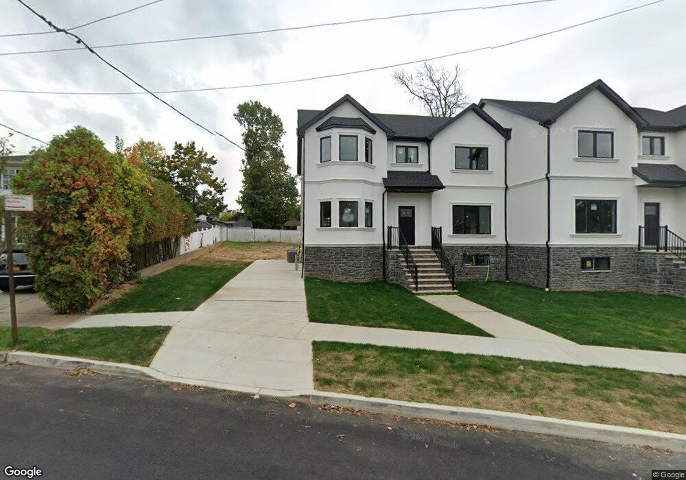 138 Clay Pit Rd unit B, Staten Island, NY 10309 - photo 1
