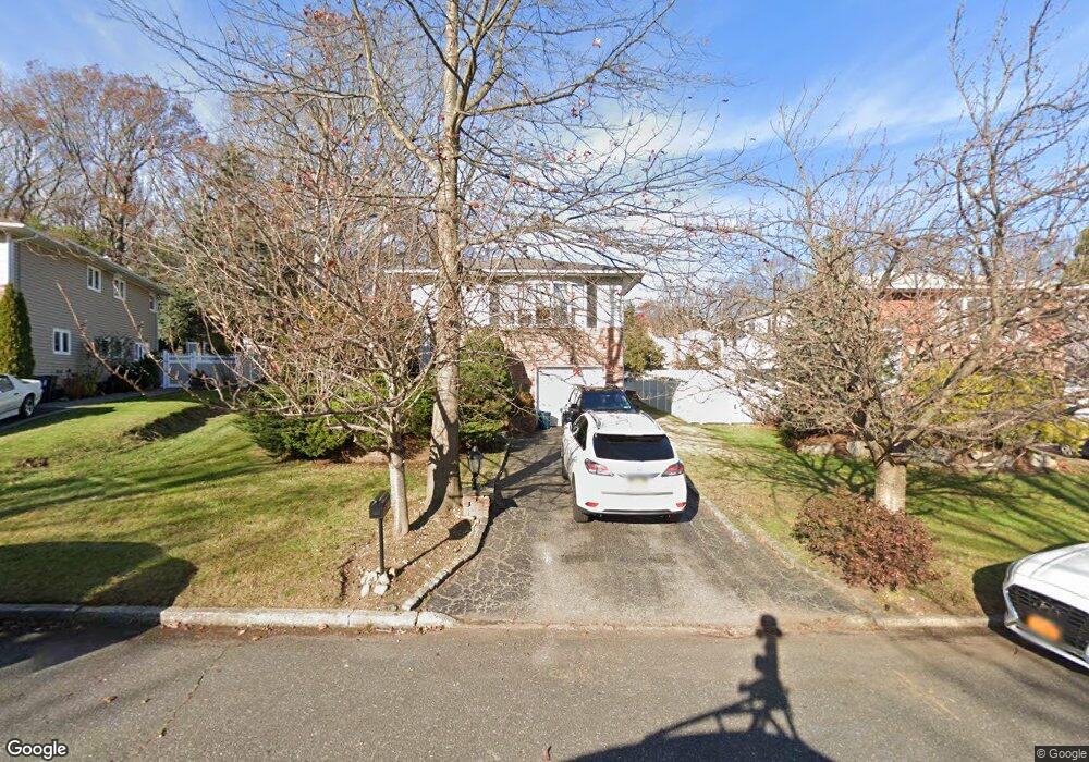 133 Truxton Rd, Dix Hills, NY 11746 - photo 1