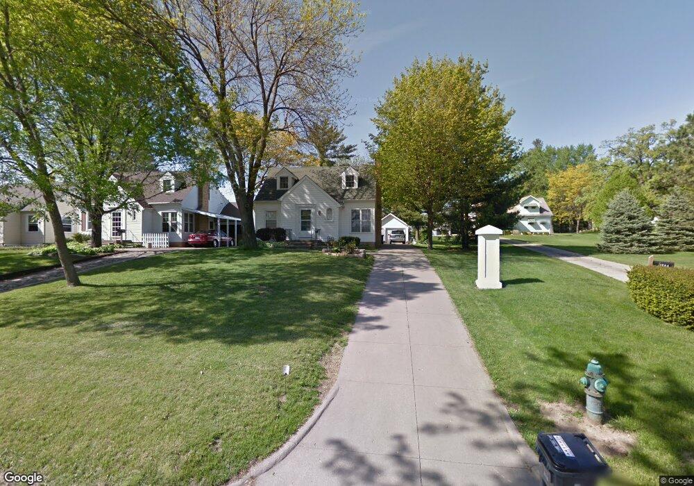 1712 C Ave NW, Cedar Rapids, IA 52405 - photo 1