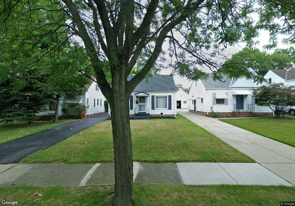 20811 Raymond St, Maple Heights, OH 44137 - photo 1