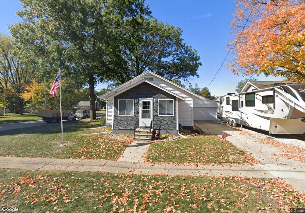 523 E 10th St S, Newton, IA 50208 - photo 1