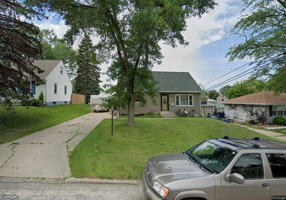 2154 Chandler St SW, Cedar Rapids, IA 52404 - photo 1