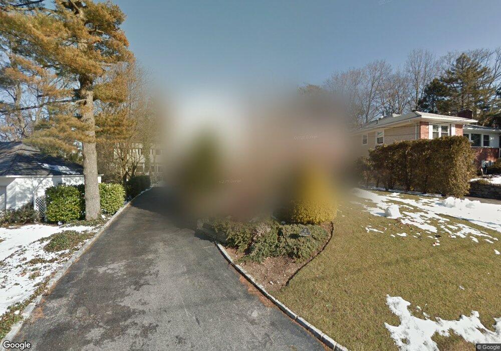 35 Combes Dr, Manhasset, NY 11030 - photo 1