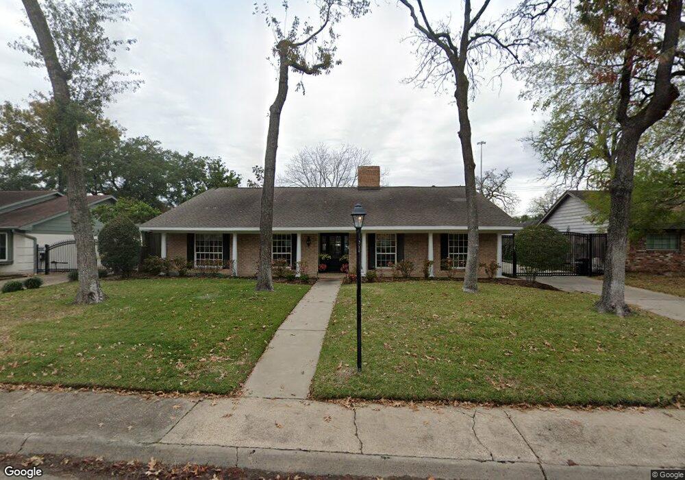 202 Briar Hill Dr, Houston, TX 77042 - photo 1