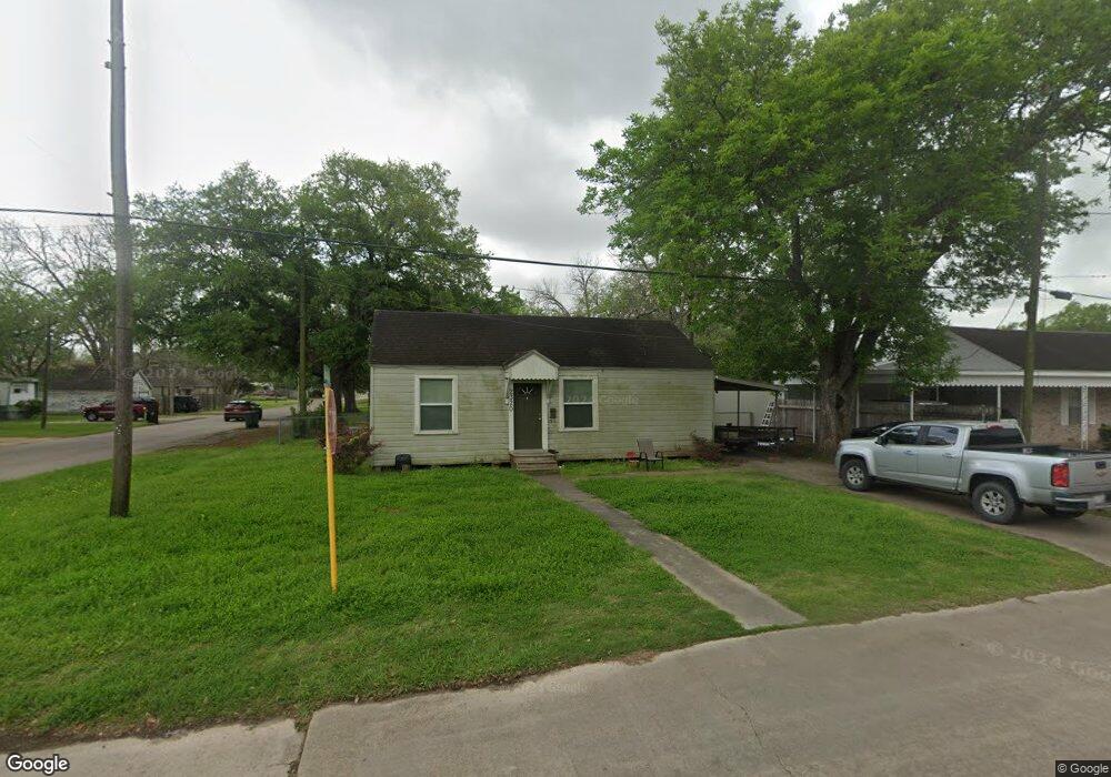 2320 10th St, Bay City, TX 77414 - photo 1