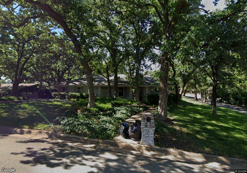 1600 Lincolnshire Dr, Bedford, TX 76021 - photo 1
