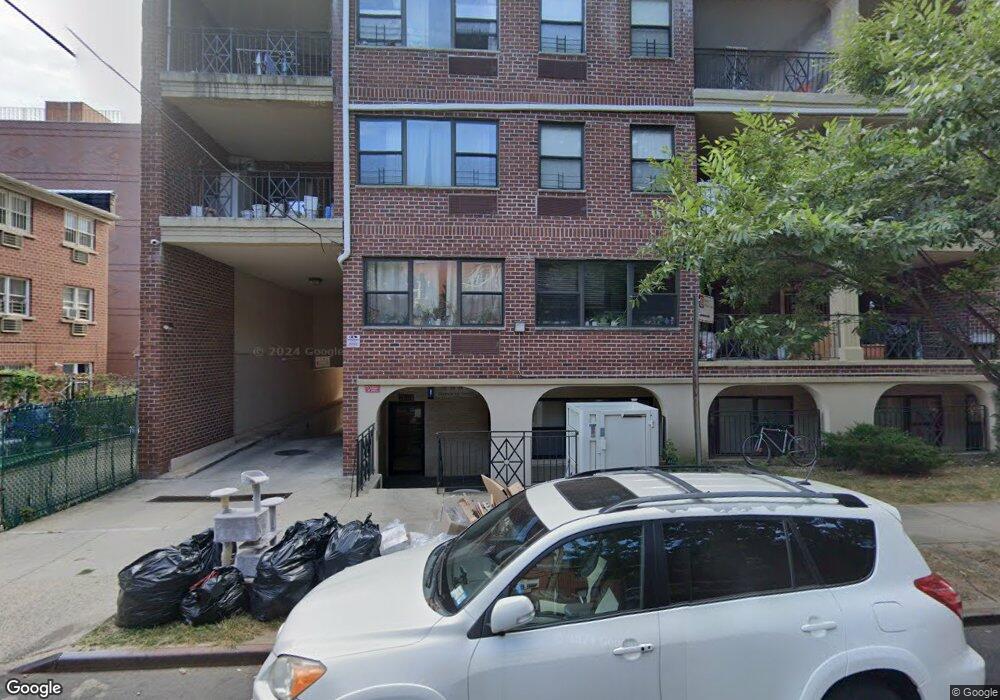 7111 162nd St unit 2A, Fresh Meadows, NY 11365 - photo 1
