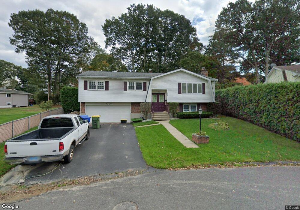 139 Carriage Dr, Waterbury, CT 06708 - photo 1