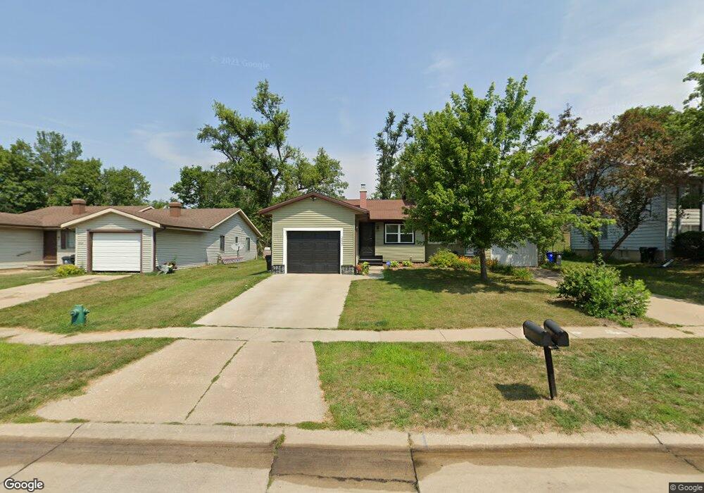 2520 Ellis View Ct NW, Cedar Rapids, IA 52405 - photo 1